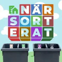 Två soptunnor för kartong återvinning och annat avfall. Texten "NÄR SORT ERAT" i färgglada block ovanför.
