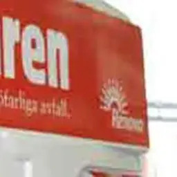 Röd skylt med texten "lämnaren" och uppmaning att lämna miljöfarligt avfall. En symbol för återvinning syns.
