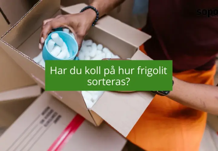 Händer som tömmer frigolit ur en blå kopp ner i en kartong. Texten frågar: "Har du koll på hur frigolit sorteras?".