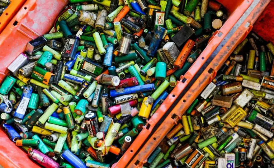 Gamla batterier - så sorterar du dem rätt i Sverige