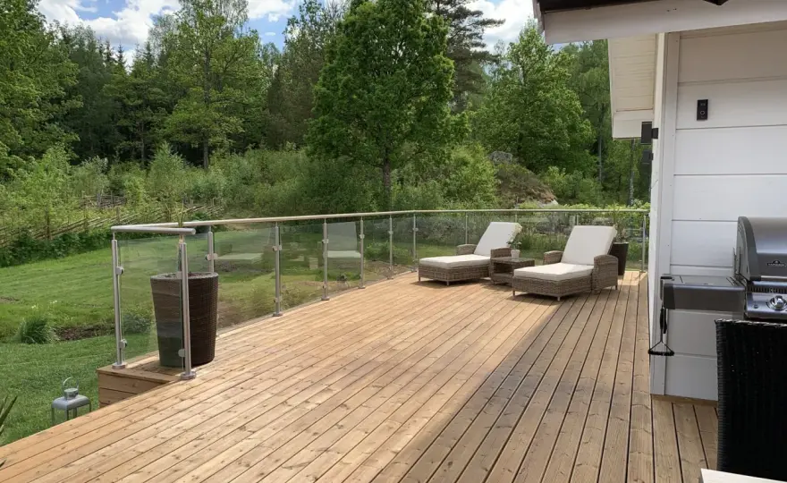 Roslagsmahogny torktid på verandagolv - så undviker du kladd