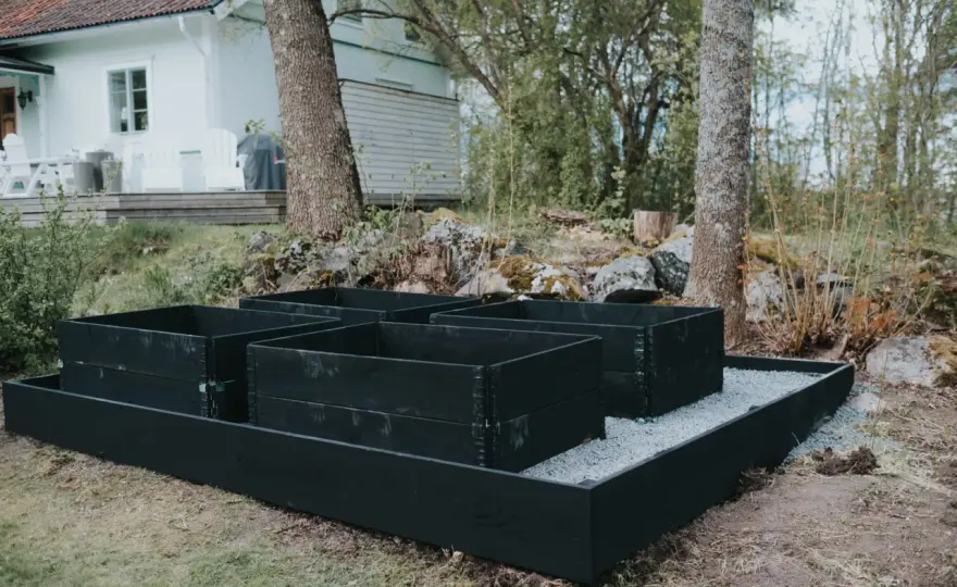 Grus runt pallkragar - välj rätt material och bygg gångarna rätt