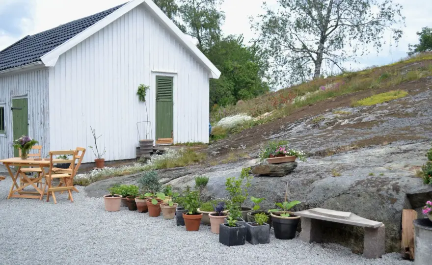 Grusad uteplats - så bygger du en yta som håller
