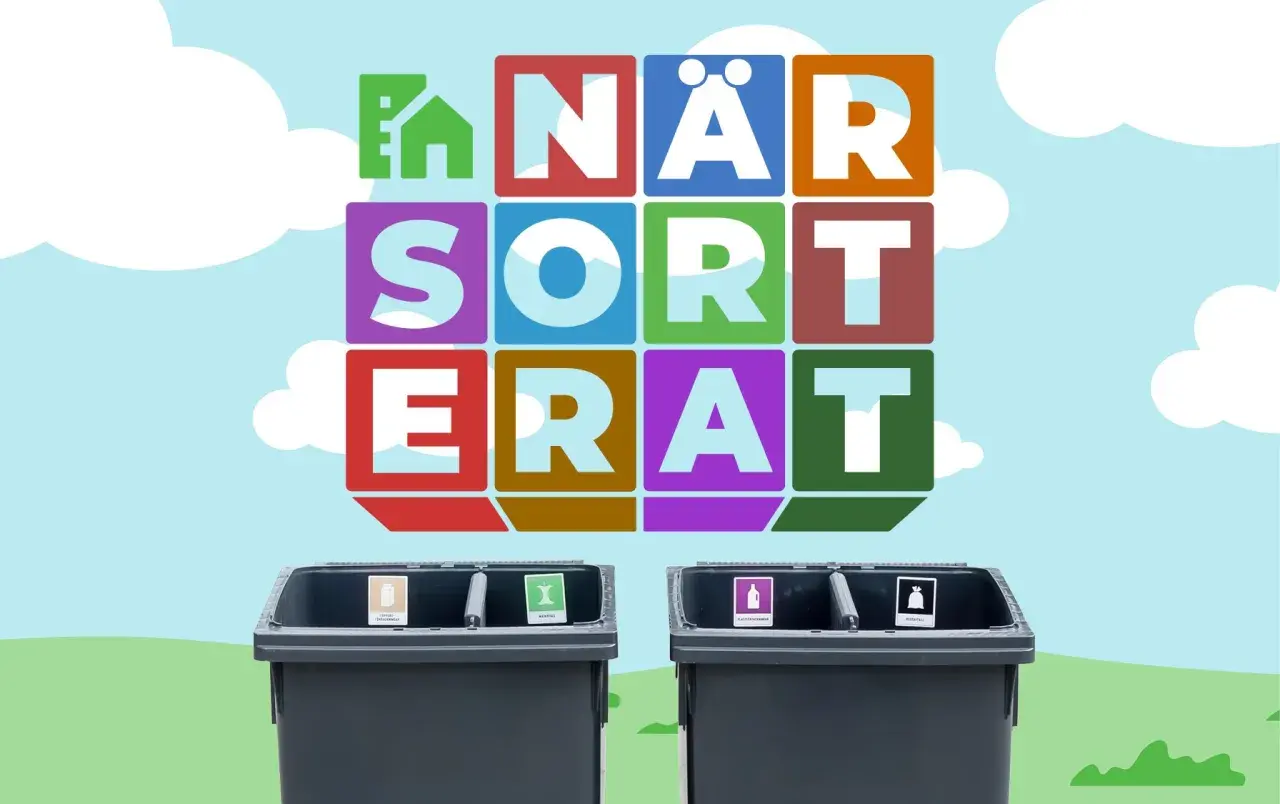 Två soptunnor för kartong återvinning och annat avfall. Texten "NÄR SORT ERAT" i färgglada block ovanför.