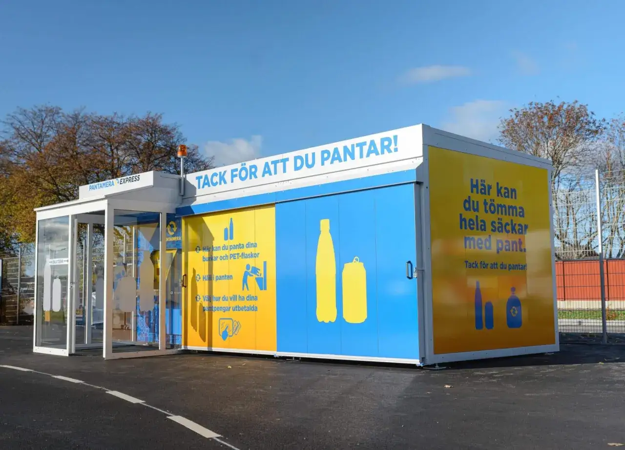 En automat f&ouml;r pantflaskor och burkar. Tack f&ouml;r att du pantar!